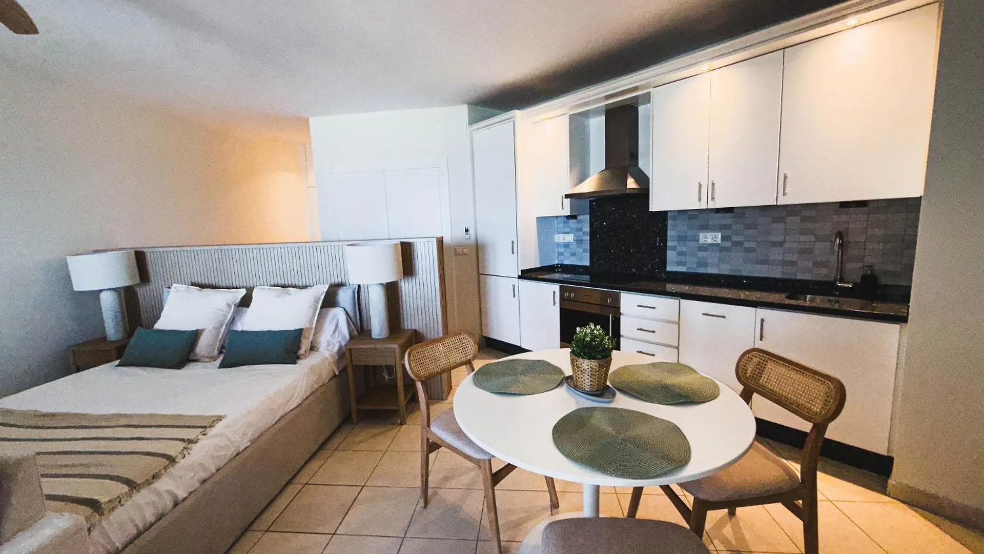 Increible Estudio En Puerto De Cabopino Marbella